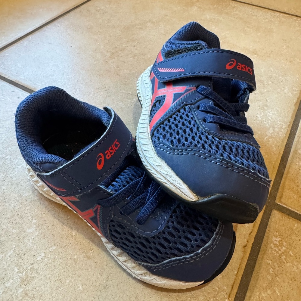 ASICS Contend Boys Child Sneakers size 8